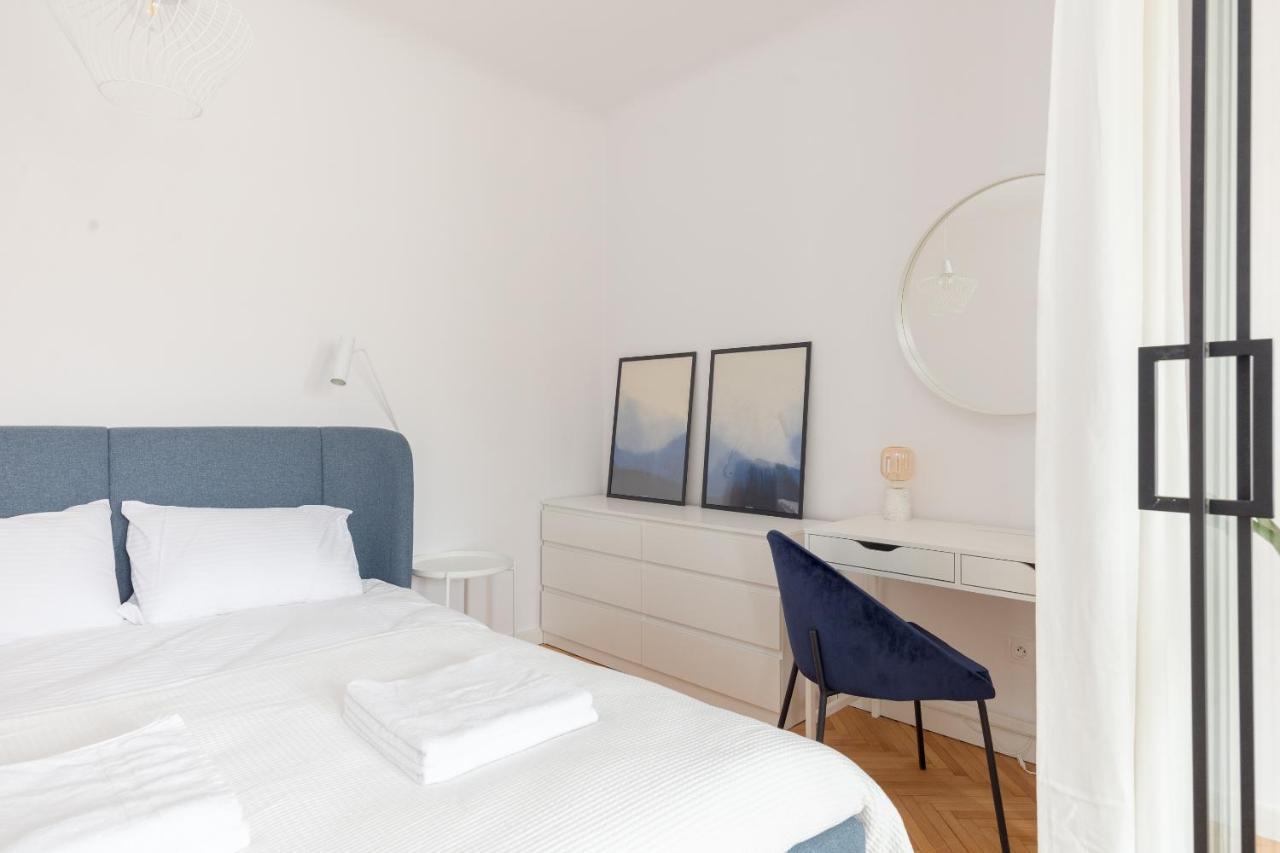 Designer Apartment In The Central ワルシャワ エクステリア 写真