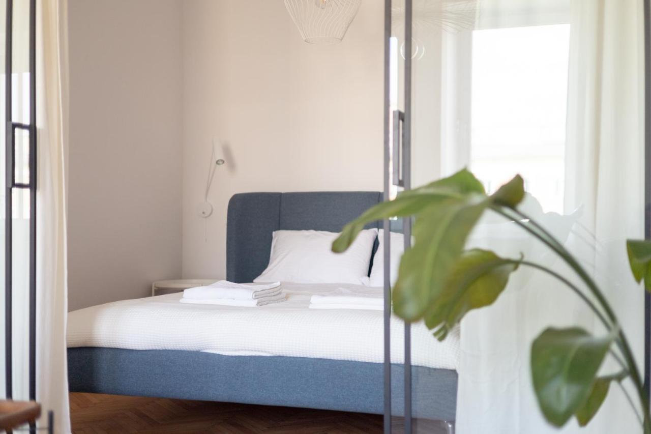 Designer Apartment In The Central ワルシャワ エクステリア 写真